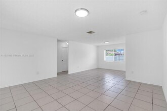 13392 SW 66th Terrace in Miami, FL - Building Photo - Building Photo