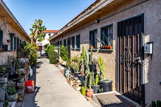 4016 S. Pacific Ave. in San Pedro, CA - Foto de edificio - Building Photo