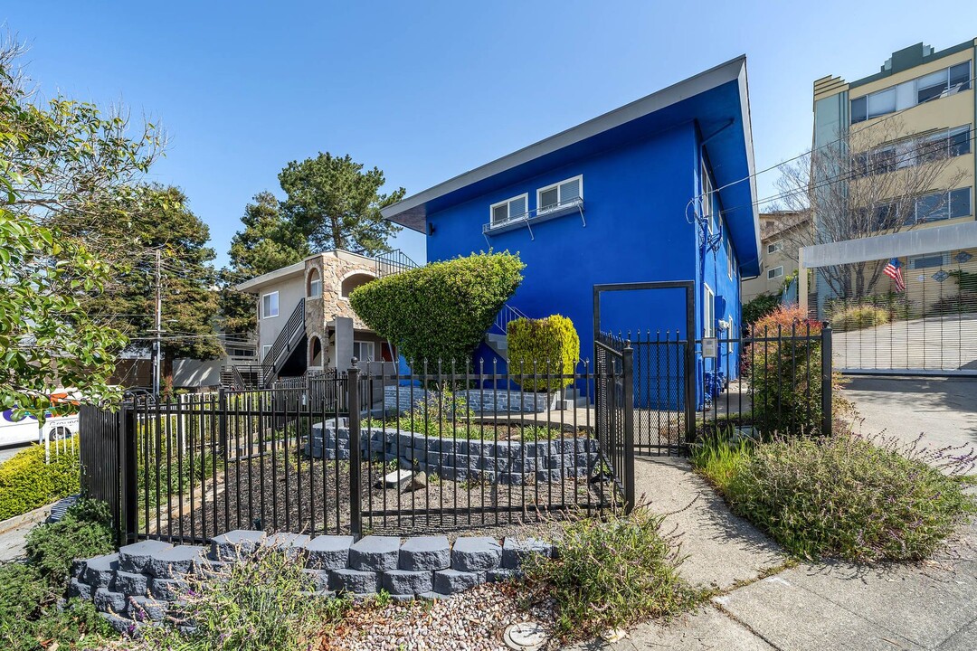 8 Whitmore Pl in Oakland, CA - Building Photo