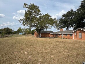 945 3rd St in Hempstead, TX - Building Photo - Building Photo