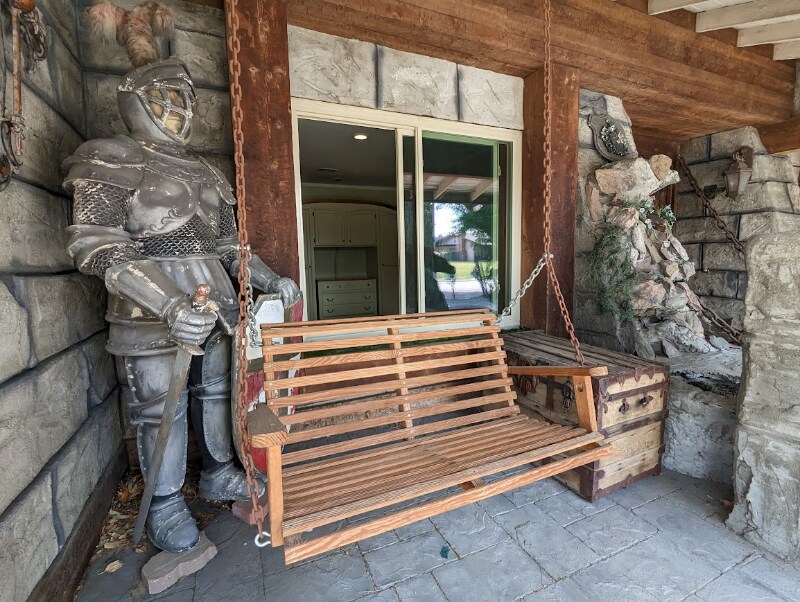 13690 Westward Dr in Fontana, CA - Foto de edificio