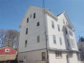 198 Ives St in Providence, RI - Building Photo