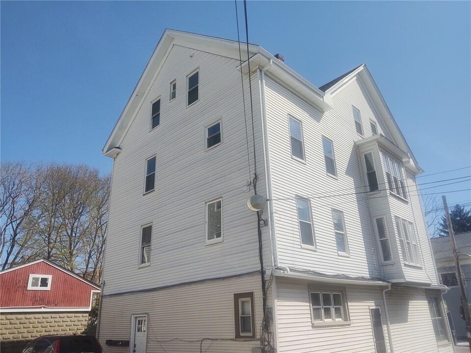 198 Ives St in Providence, RI - Building Photo