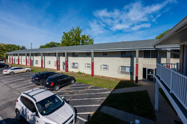 One Somerset Apartments in Indianapolis, IN - Building Photo - Building Photo