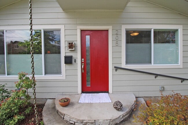 205 NE 79th Ave in Portland, OR - Building Photo - Building Photo