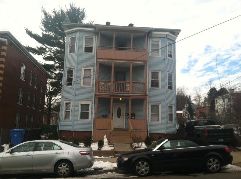 102 Gold St in New Britain, CT - Building Photo