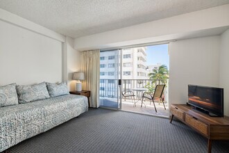 2440 Kuhio Ave, Unit 506 in Honolulu, HI - Foto de edificio - Building Photo