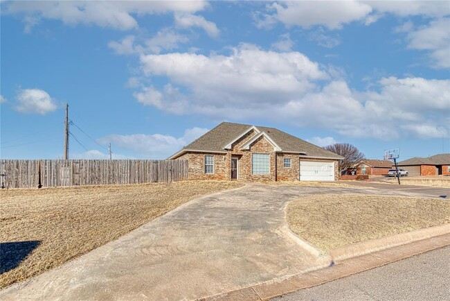 101 Timber Rdg Dr in Elk City, OK - Building Photo - Building Photo