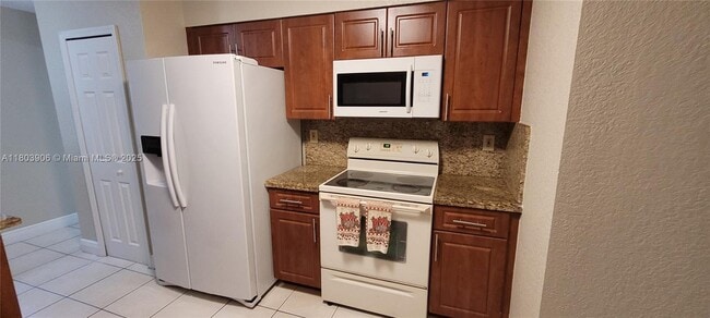 8401 NW 8th St, Unit 201 in Miami, FL - Building Photo - Building Photo