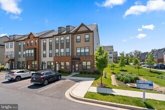 7735 Steatite Ln in Glen Burnie, MD - Building Photo - Building Photo