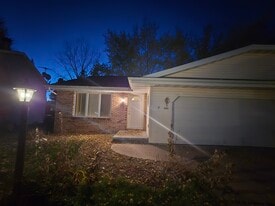 2231 Cloudview Ct in Appleton, WI - Building Photo