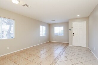 6249 W Encinas Ln in Phoenix, AZ - Building Photo - Building Photo