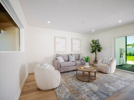 7107 Cozycroft Ave in Winnetka, CA - Building Photo