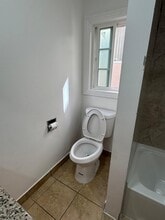 709 E Magnolia Blvd, Unit B in Burbank, CA - Building Photo - Building Photo