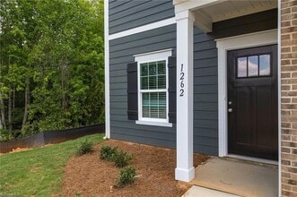 1262 Solomon Dr in Kernersville, NC - Building Photo - Building Photo
