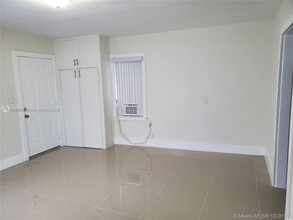 701 Columbus Pkwy-Unit -709 in Hollywood, FL - Foto de edificio - Building Photo