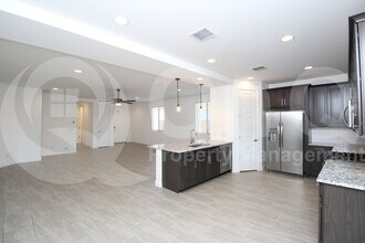 18775 W Canterbury Dr in Surprise, AZ - Building Photo - Building Photo