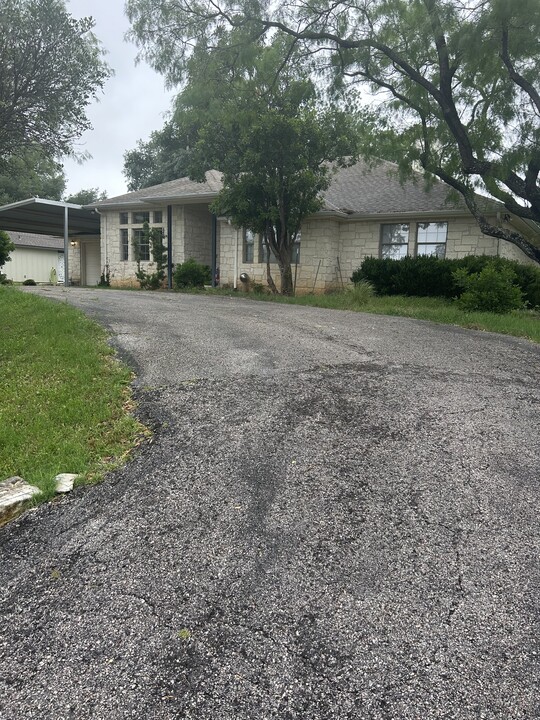 2906 Blue Lake Dr in Horseshoe Bay, TX - Building Photo