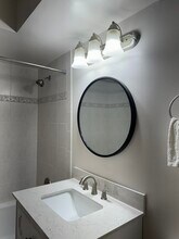 9907 W 58th St, Unit #7 in Countryside, IL - Foto de edificio - Building Photo