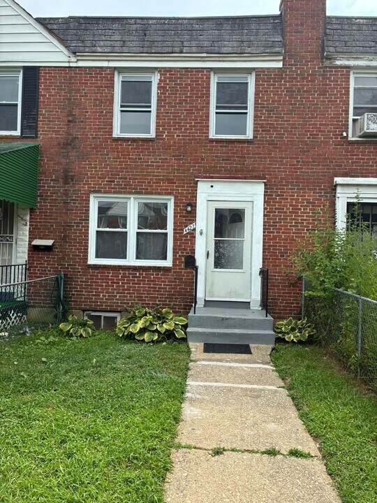 4427 Eldone Rd in Baltimore, MD - Building Photo