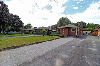 6 Rockcliffe St in Oshawa, ON - Building Photo - Building Photo