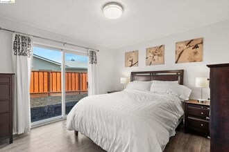 38 Asbury Ct in Pittsburg, CA - Building Photo - Building Photo