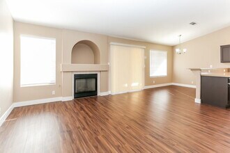 925 Sunnyfield Way in Henderson, NV - Building Photo - Building Photo