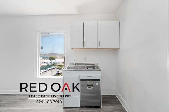 property at 805 S Centre St