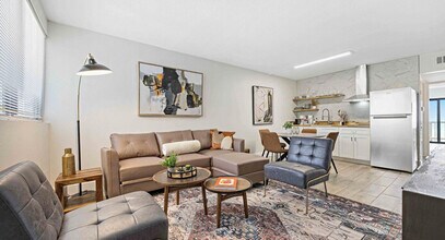 556 Coral Ct in Fort Walton Beach, FL - Foto de edificio - Building Photo