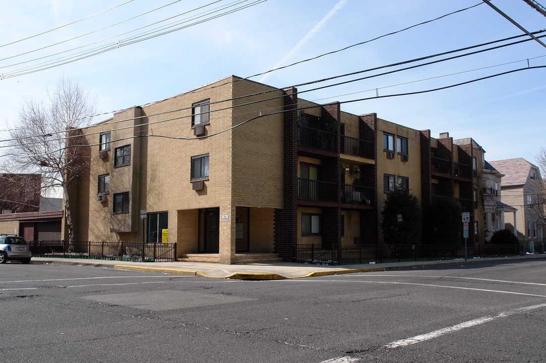 7117 Park Ave in North Bergen, NJ - Foto de edificio