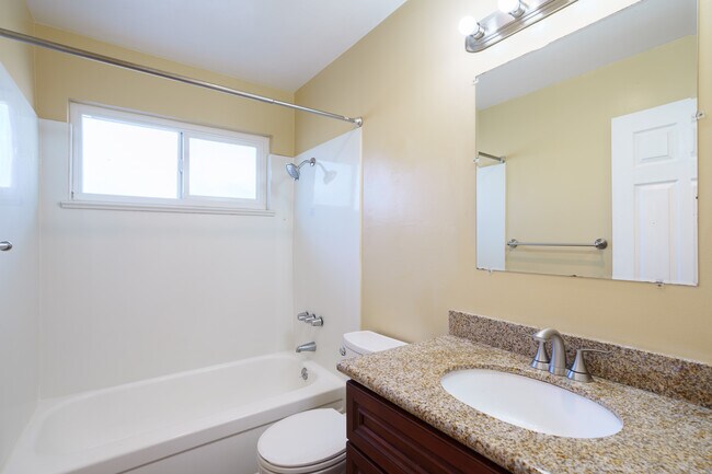 Summit Apartments in Hayward, CA - Building Photo - Building Photo