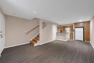 2110 Wilcrest Dr in Houston, TX - Building Photo - Building Photo