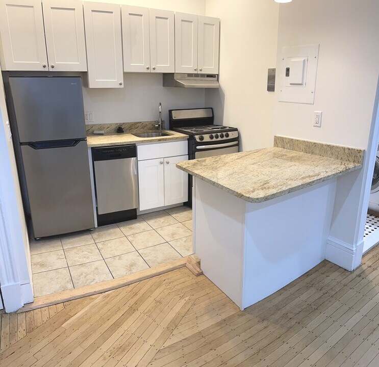 174 Newbury St, Unit 4 in Boston, MA - Building Photo