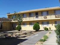 Silver Star Apartments in Yucca Valley, CA - Foto de edificio - Building Photo