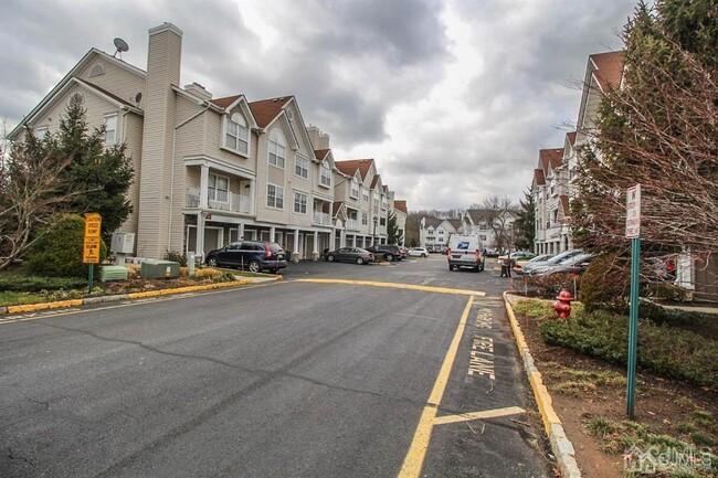 63 Prestwick Way in Edison, NJ - Foto de edificio - Building Photo