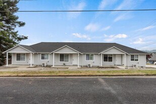 303 E Broadway Ave in Montesano, WA - Building Photo