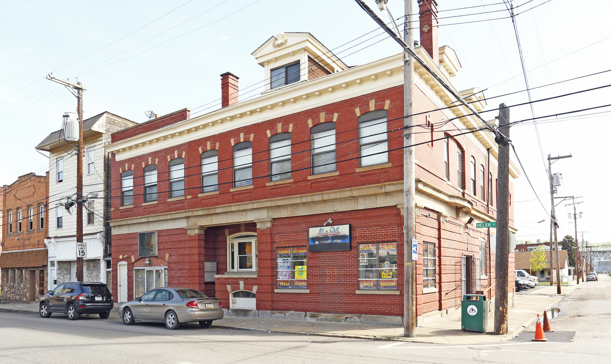 300 Helen St in Mckees Rocks, PA - Building Photo