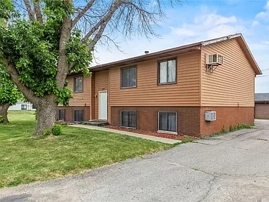 245 Clymer Rd in Hiawatha, IA - Building Photo - Building Photo