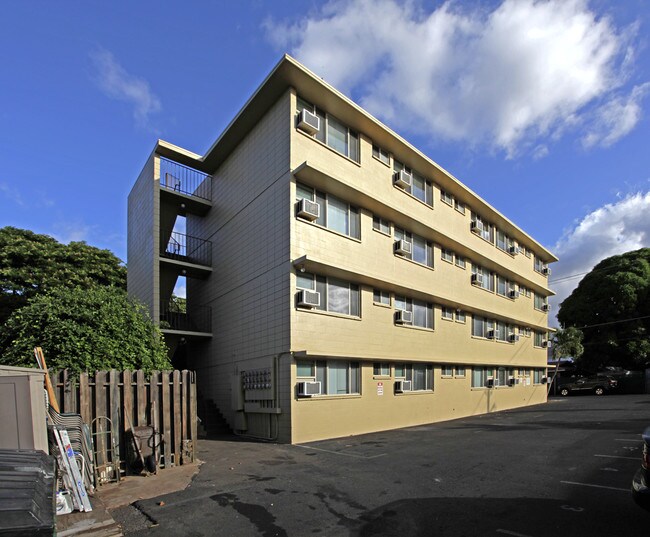 Lahaina Crossroads Apartments in Lahaina, HI - Foto de edificio - Building Photo