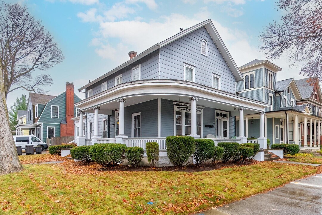 901 W Wayne St in Fort Wayne, IN - Foto de edificio