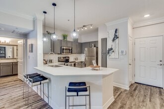 Portico Kirby in Houston, TX - Building Photo - Building Photo