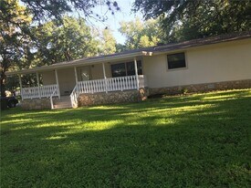 216 Travis Ln in Spicewood, TX - Building Photo