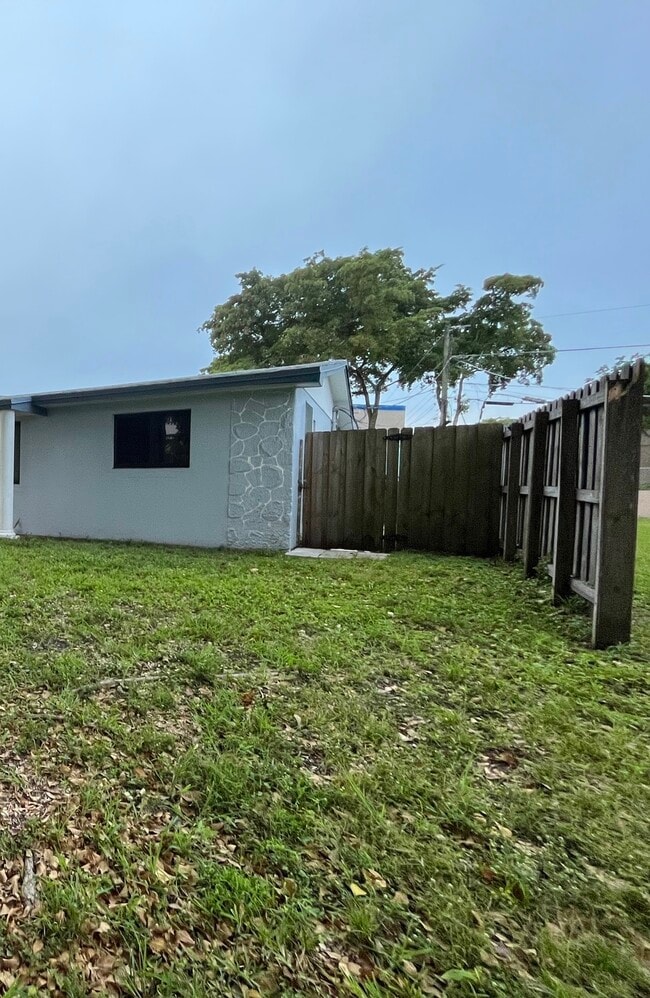 1200 NE 196th St, Unit 1200, Unit 1200