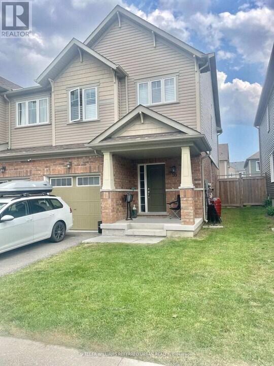 55 Nearco Cresent in Oshawa, ON - Building Photo