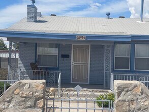 609 E Robinson Ave in El Paso, TX - Foto de edificio - Building Photo