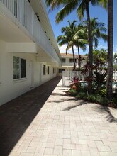 1872 NE 46th St, Unit D6 in Fort Lauderdale, FL - Foto de edificio - Building Photo