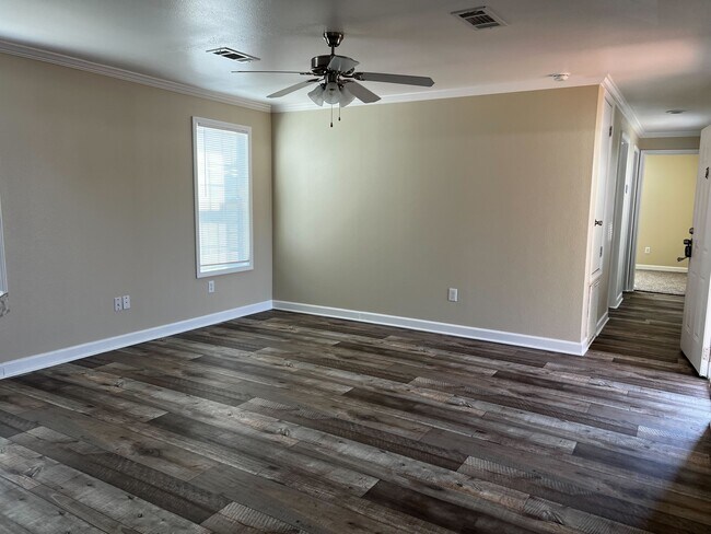 709 N Collins Fwy in Howe, TX - Building Photo - Building Photo