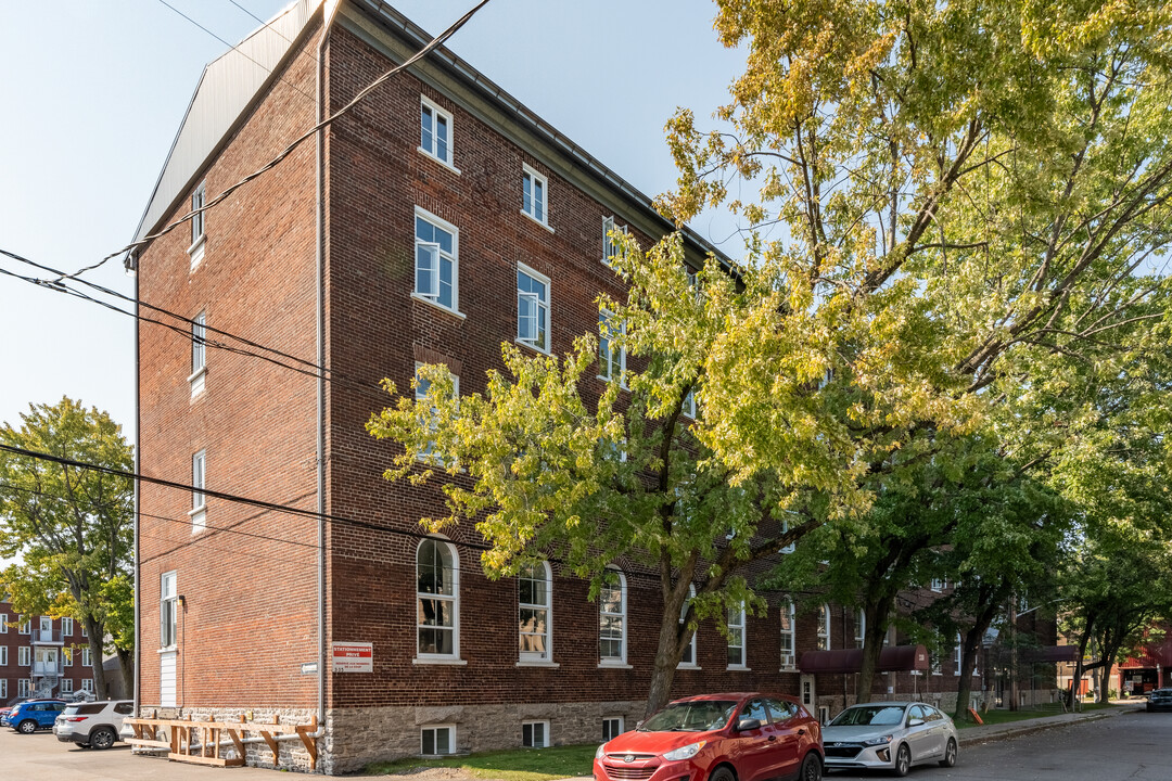 320 Bouffard Rue in Québec, QC - Building Photo