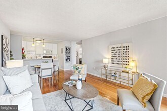 1325 18th St NW in Washington, DC - Building Photo - Building Photo