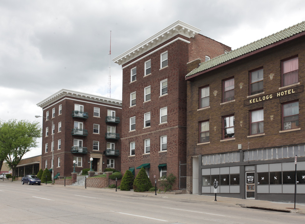 Harney Court in Omaha, NE - Building Photo